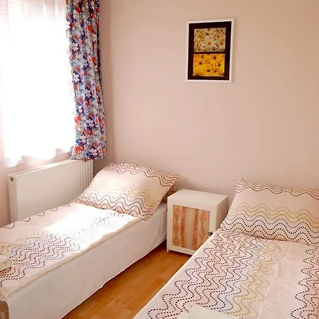 Sunnyside Apartman Апартаменты *